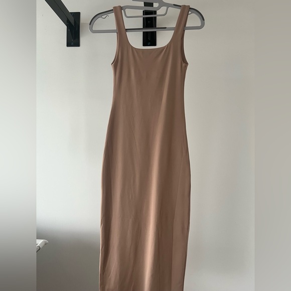 Babaton Contour Squarenexk MIDI Dress 2XS - Picture 2 of 5